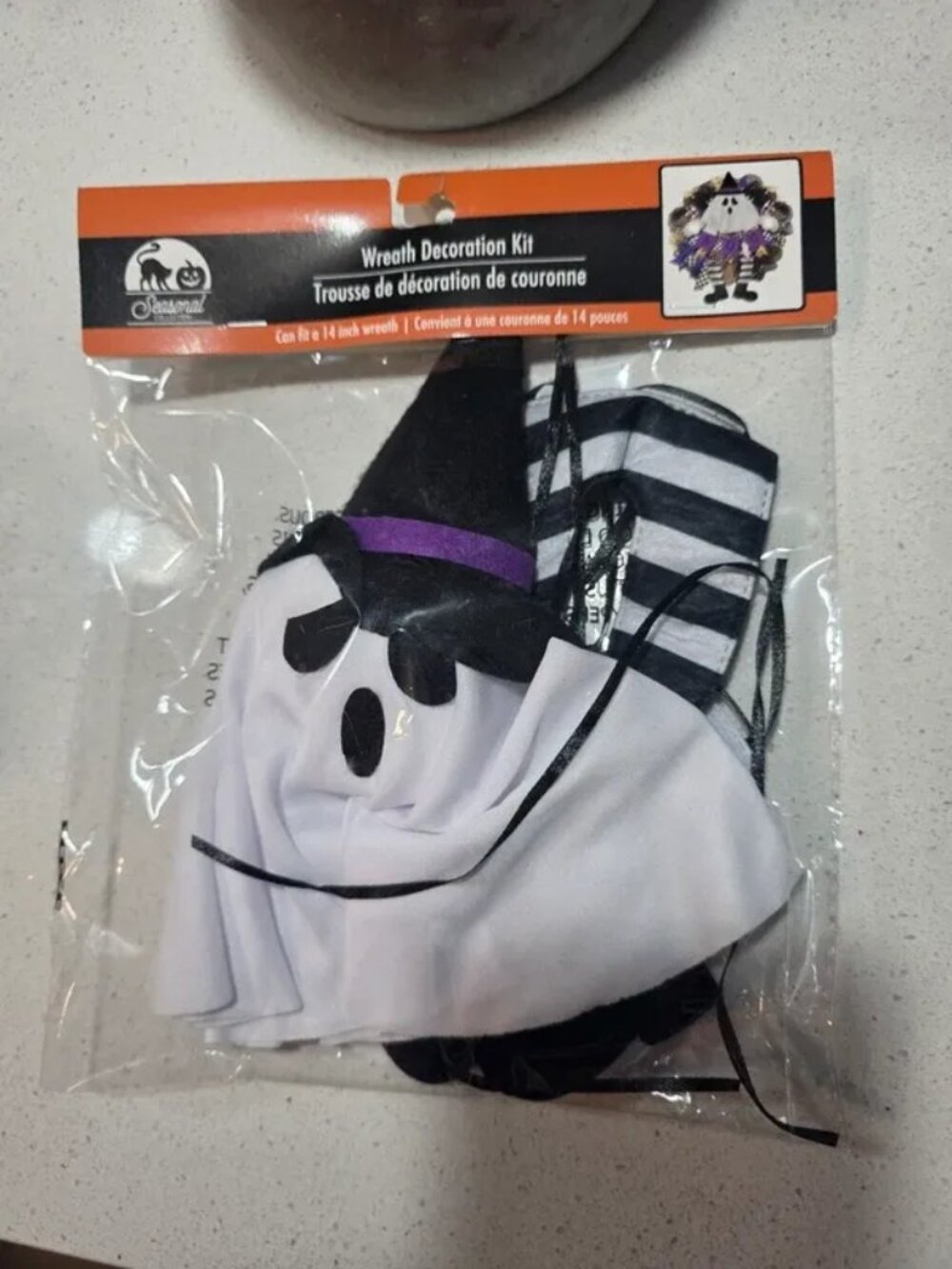 Fabric and plastic Halloween wreath decoration kit, ghost with witch hat and str